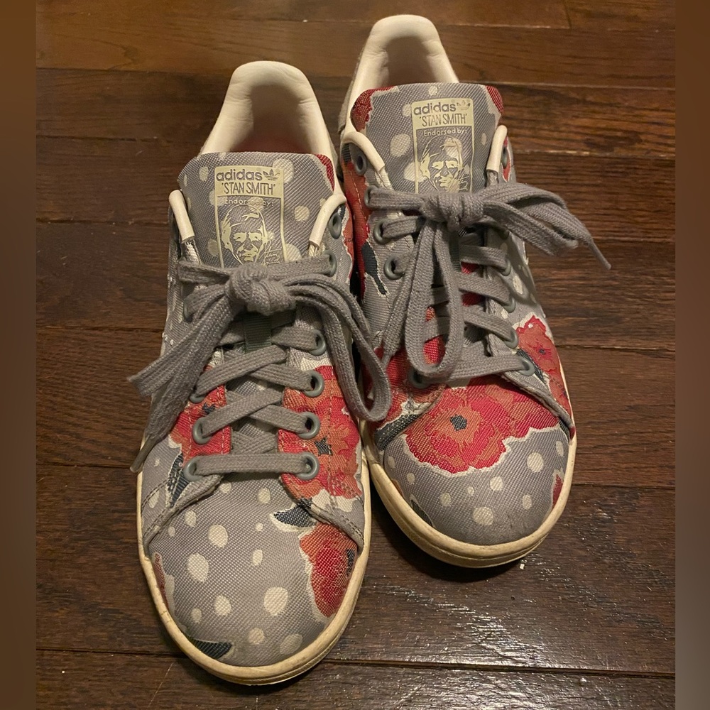 Adidas ‘Stan Smith’ red floral print grey dots